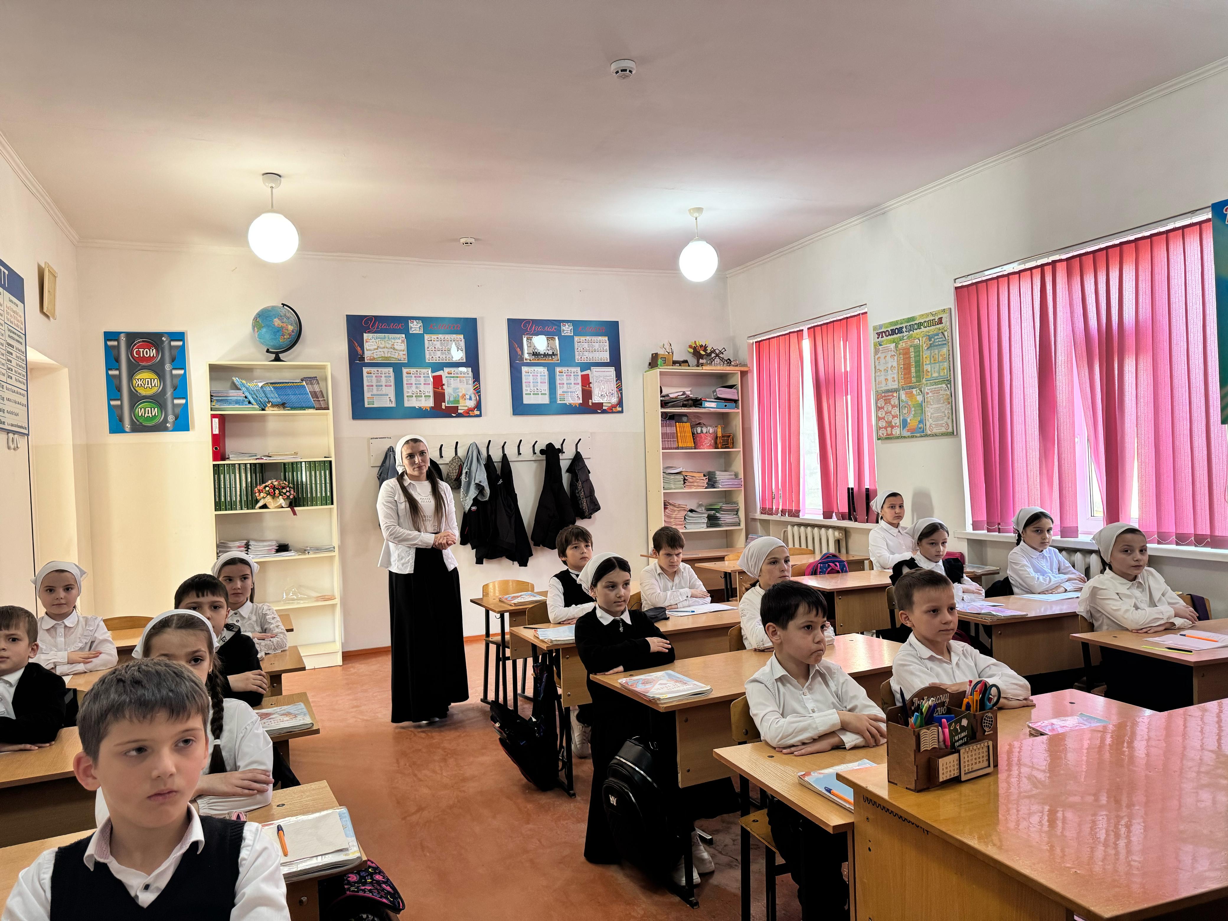 Фотоотчёт по Урокам спорта в 3-4-х классах ООШ с. Мескер-юрт, проведённых в рамках проекта "Академия футбола "Мескер""