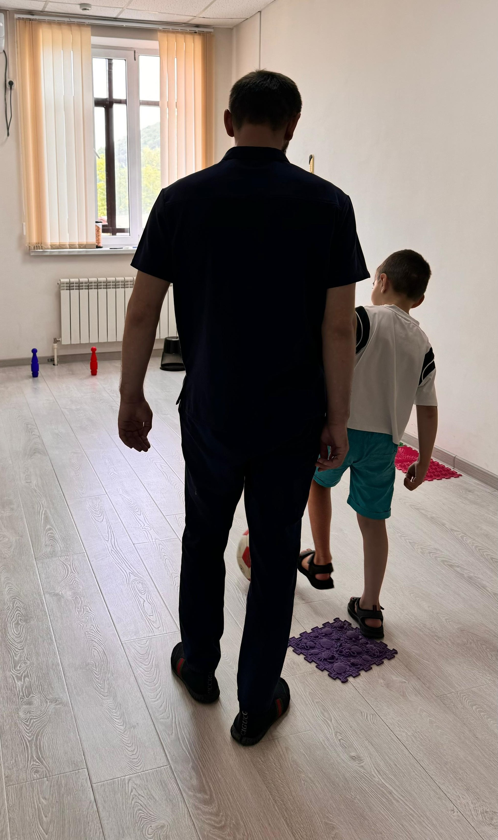 Социальный проект "Ты да я, да мы с тобой" - даёт шанс любому из нас стать для детей с аутизмом долгожданным светом в окне!